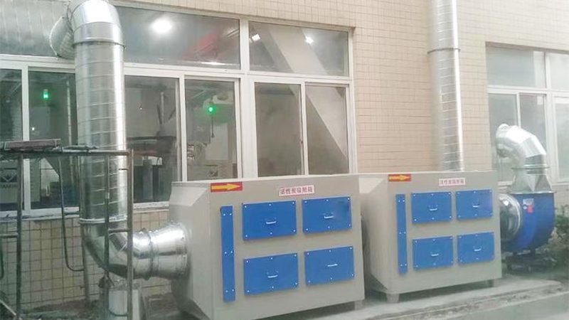 化工车间如何高效去除VOCs？活性炭吸附箱的选型关键